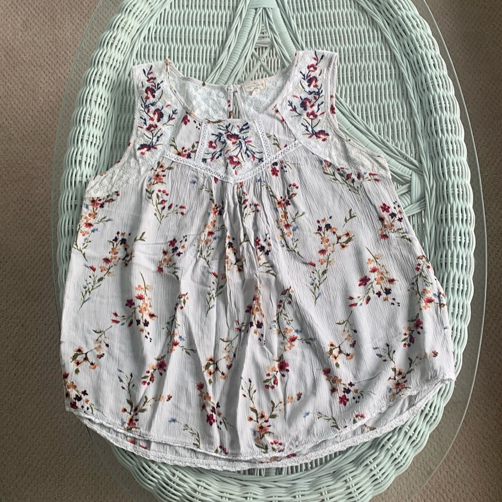 Floral & lace pretty tank